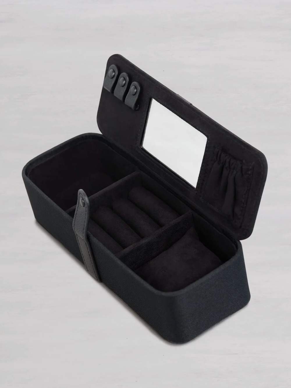 BEIS The Jewelry Case 
in Black